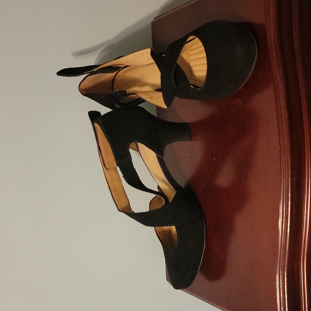 Easy Spirit black suede pumps
